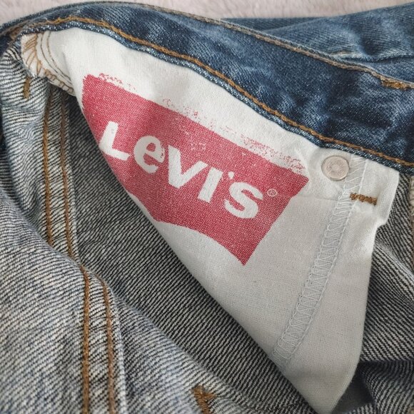 Levi's 514 Distressed Jean Shorts - Picture 2 of 6
